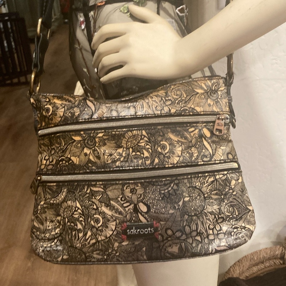 Sakroots well loved cross body purse bag gold black